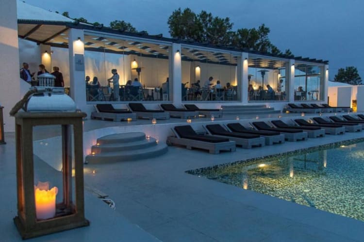 Pool and restaurant